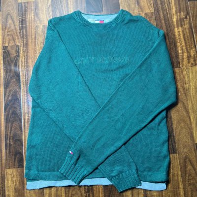 Embroidered "TOMMY HILFIGER" crewneck knit sweater